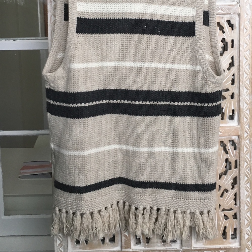 Madewell X/S NWT fringe vest - Picture 5 of 7